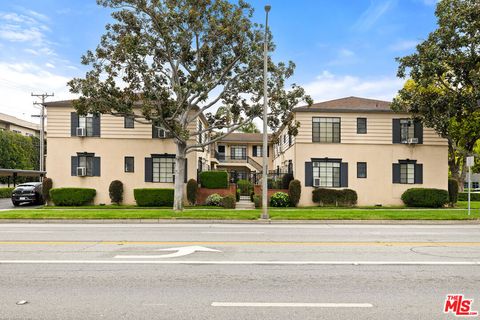 Photo of 9214 Beverly Boulevard #1/2, Beverly Hills, CA 90210 (MLS # 26673337)