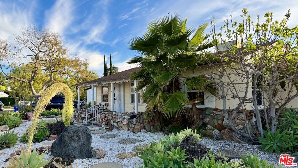 Photo of 6257 Alcove Avenue, North Hollywood, CA 91606 (MLS # 26662895)