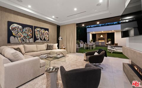 Photo of 523 N HARPER Avenue, Los Angeles, CA 90048 (MLS # 26660157)