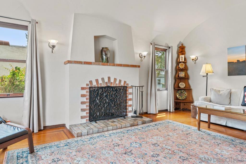 3576 Villa Terrace