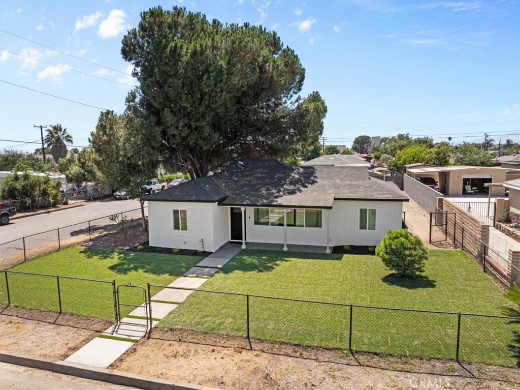 Stunning 3-bedroom home in Fontana that perfectly blends modern upgrades with timeless charm. This property has been completely renovated. The 1,090 sq. ft. residence, situated on a generous 8,125 sq. ft. lot, offers style, comfort, and convenience in a great neighborhood.
This residence offers three generously sized bedrooms and two well-appointed bathrooms, providing ample space for everyone. The exterior is equally impressive, sitting on a spacious lot, offers endless possibilities, including the potential to build an ADU for additional space or storage of your RV or large trucks. The property includes a beautifully landscaped yard, ideal for outdoor entertaining or quiet relaxation.