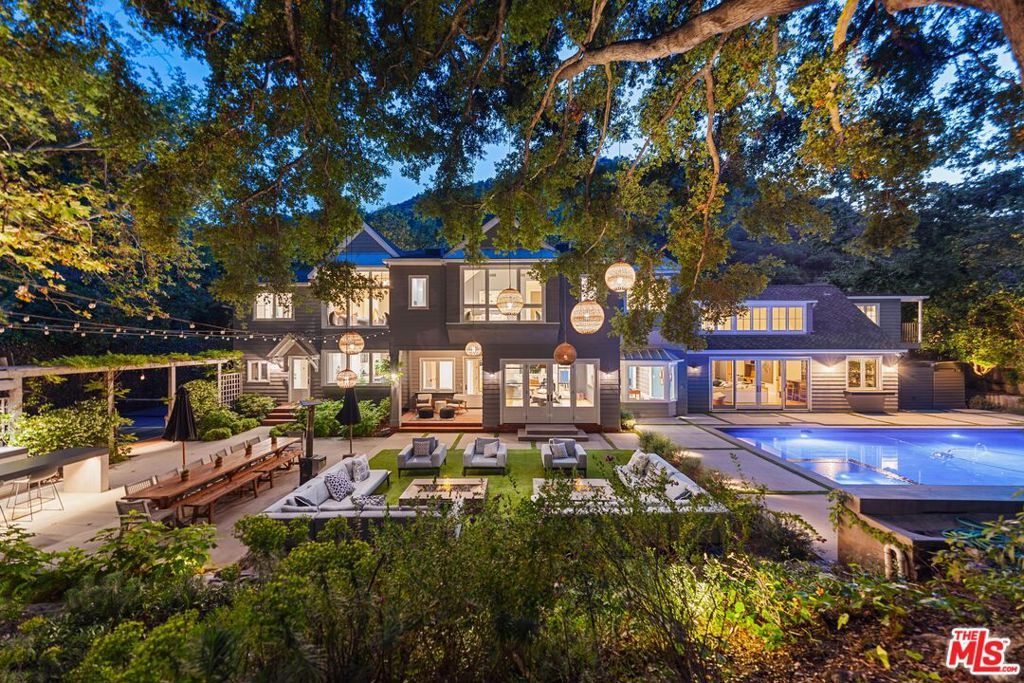 Photo of 2600 Mandeville Canyon Road, Los Angeles, CA 90049 (MLS # 25546993)