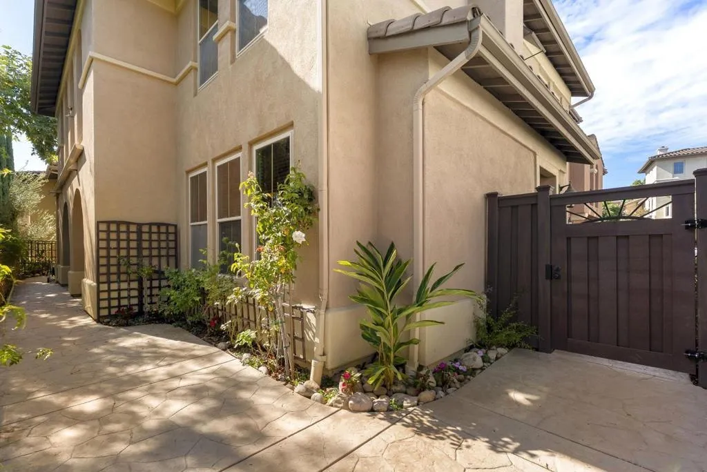 San Diego, California 92108, United States, 3 Bedrooms Bedrooms, ,2 BathroomsBathrooms,Residential,Active,219659