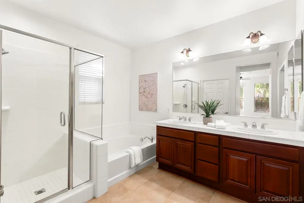 San Diego, California 92108, United States, 3 Bedrooms Bedrooms, ,2 BathroomsBathrooms,Residential,Active,219659