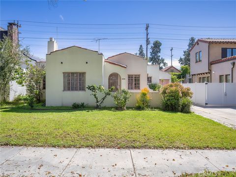 Photo of 966 E Glenoaks Boulevard, Glendale, CA 91207 (MLS # BB26041524)