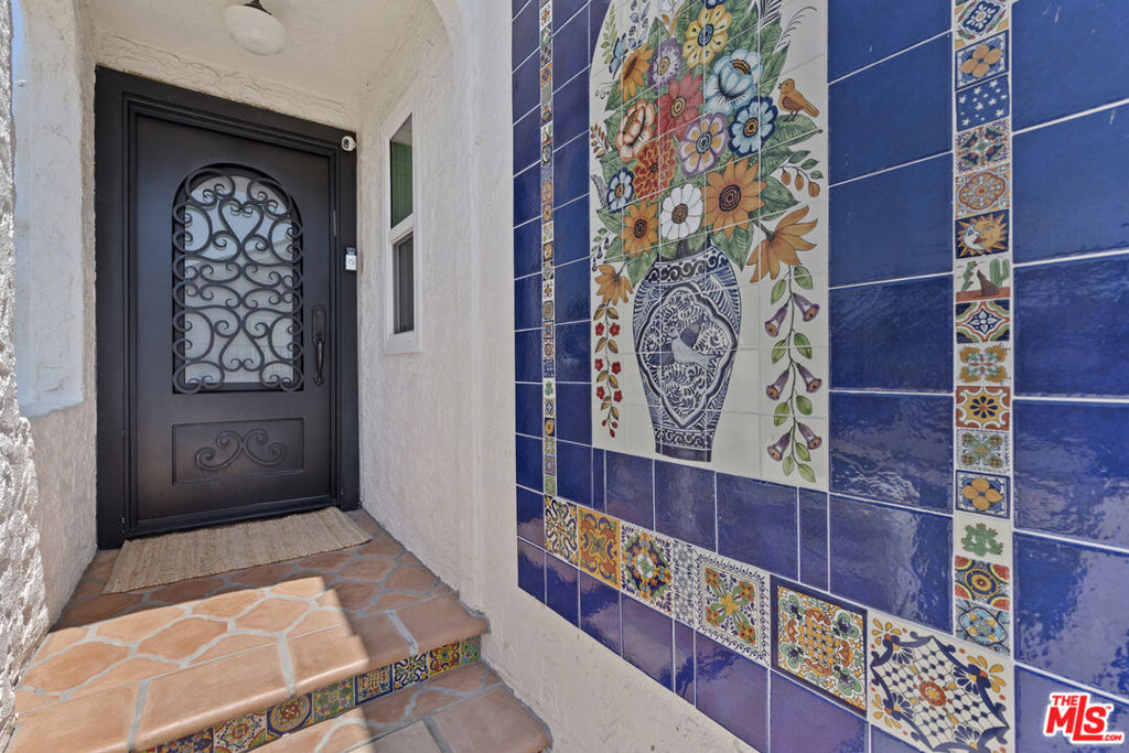 1236 S Mullen Avenue