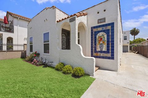 Photo of 1236 S Mullen Avenue, Los Angeles, CA 90019 (MLS # 26833247)