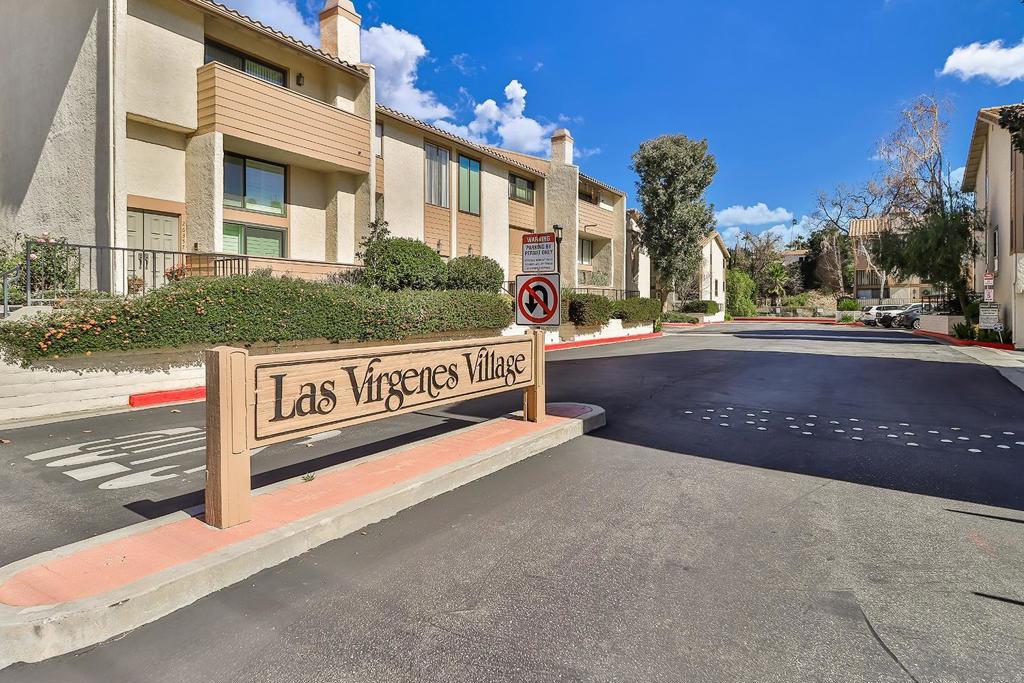 26322 W Plata Ln