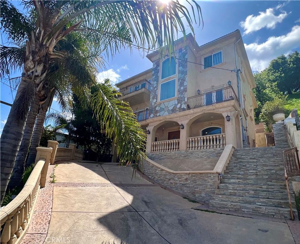 Photo of 4198 Sunswept, Studio City, CA 91604 (MLS # DW26000786)