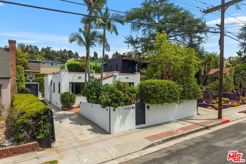 2366 Edgewater Terrace
