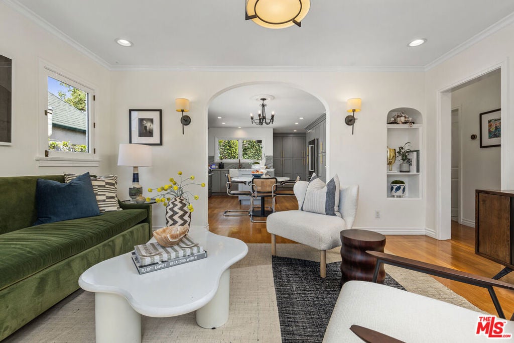 2366 Edgewater Terrace
