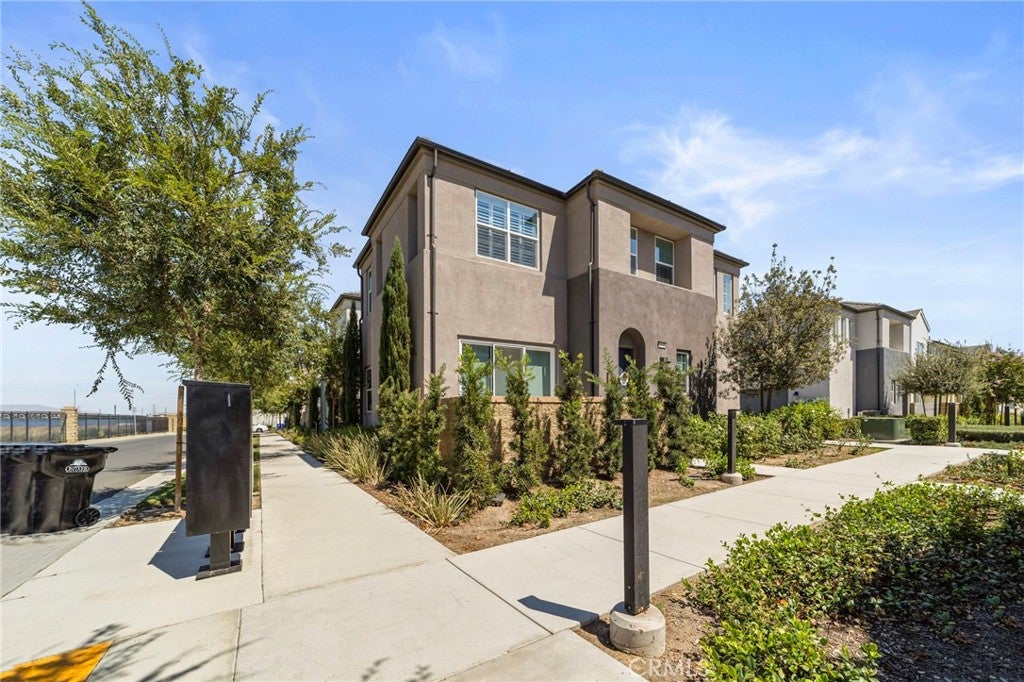 2502 E Stanley Paseo
