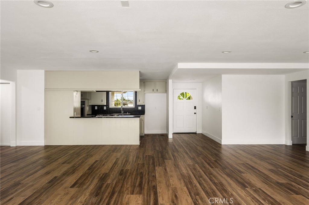 1021 S Hilda