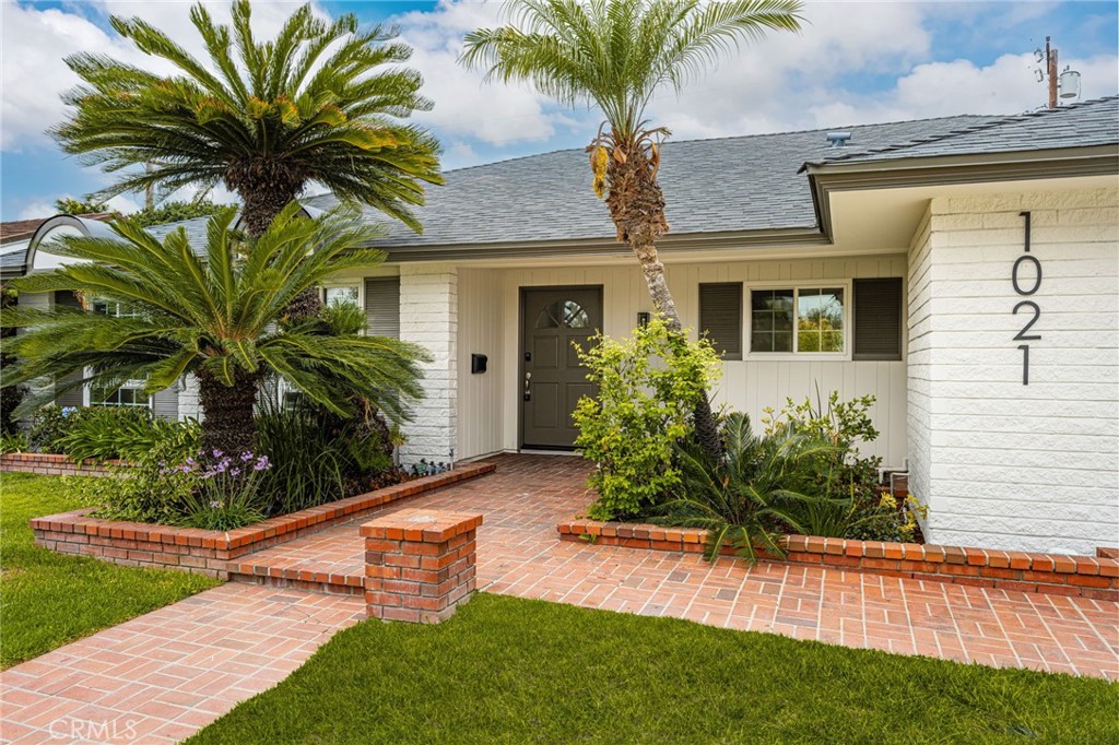 1021 S Hilda