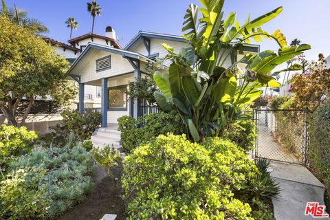 Photo of 852 Venezia Avenue, Venice, CA 90291 (MLS # 25612385)