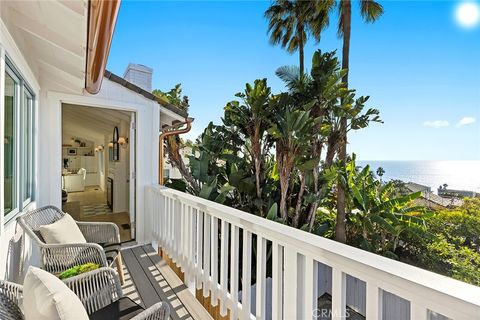 Photo of 31927 Hayes Place, Laguna Beach, CA 92651 (MLS # NP25247883)
