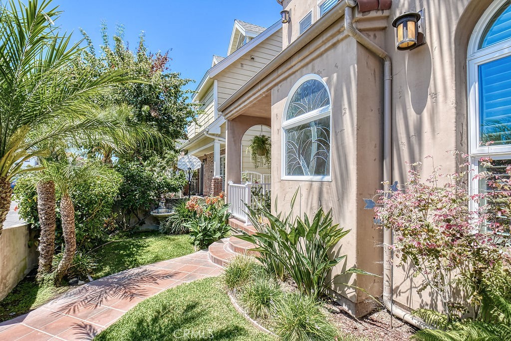 151 Nieto Avenue