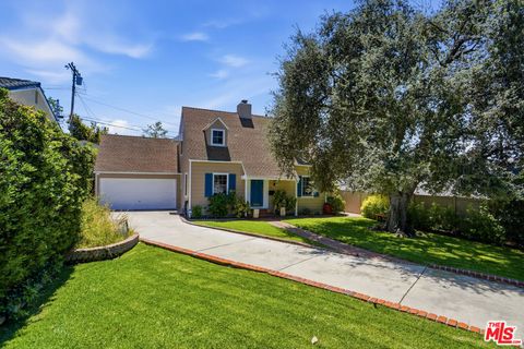 Photo of 1816 Rosita Drive, Glendale, CA 91208 (MLS # 26740879)