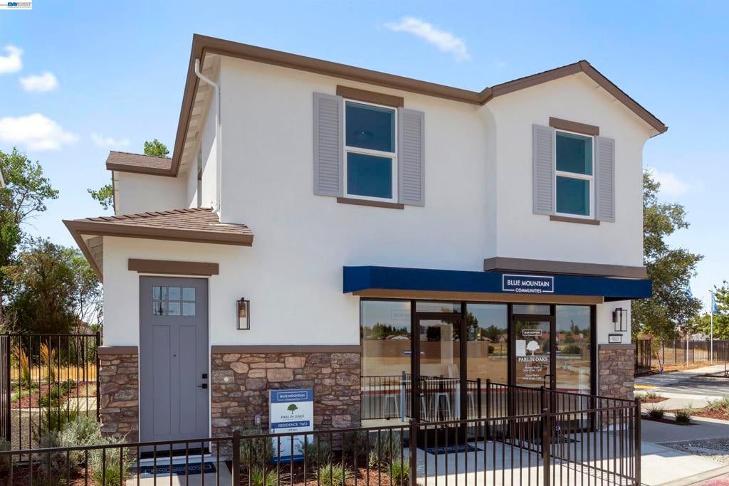 854 Pecan Tree Ln