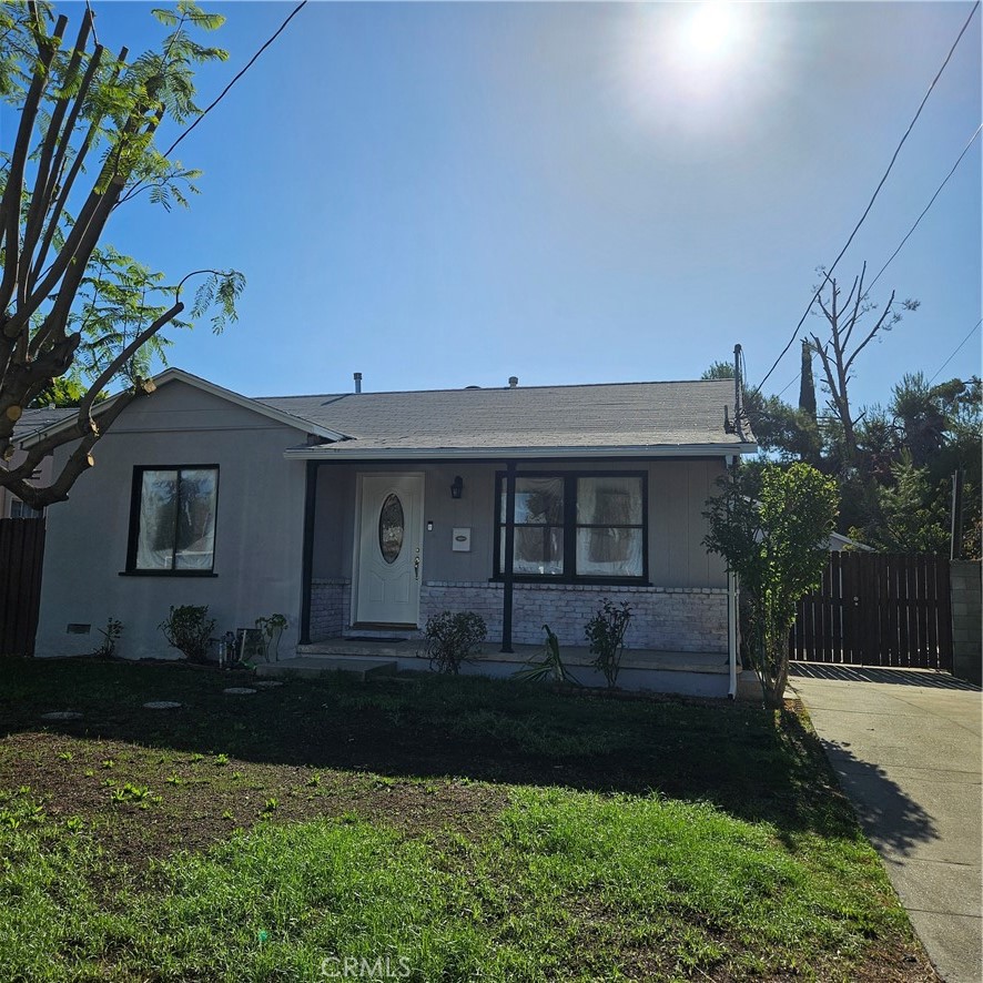 Charming Updated Single-Family Home with Spacious Lot – 7418 Amigo Ave, Reseda, CA 91335
Welcome to this beautifully updated 2-bedroom, 1-bath single-family home nestled in a quiet Reseda neighborhood. Sitting on an expansive 50 ft. x 125 ft. (6,252 sq. ft.) lot, this property features ample outdoor space, a long driveway, and a detached garage, perfect for multiple vehicles or future ADU potential. An additional permitted 462 sq. ft. detached recreation room provides incredible versatility—ideal as a home office, gym, guest quarters, creative studio, or entertainment space. This separate structure offers privacy and flexibility, making it a true bonus for multi-purpose living. Along with the 831 sq ft main house this give you a total of 1293 sq ft. Request the recreation room permits from your agent.
Step inside the 831 sq. ft. main home, featuring:
Bright and open living areas with fresh interior and exterior paint
New kitchen with modern finishes
New flooring in kitchen, dining, hall and bathroom.
Central air conditioning and heat, serving the main house for year-round comfort
The yards were meticulously attended to recently, including a newly seeded front and rear yard. The fencing has been painted for an extra pop of charm.
The spacious lot provides plenty of room for outdoor entertaining, gardening, or future expansion possibilities. Located close to shopping, dining, schools, and major freeways, this move-in ready home offers both comfort and convenience in the heart of the San Fernando Valley.
Don’t miss the opportunity to own this versatile property with endless potential and a permitted detached recreation room that expands your living options!
