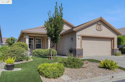 Photo of 559 Quindell Way, Brentwood, CA 94513 (MLS # 41107614) Photo of 559 Quindell Way, Brentwood, CA 94513 (MLS # 41107614)