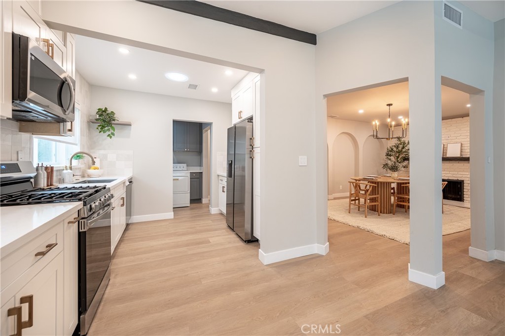 Properties 2 735 N Frederic Street