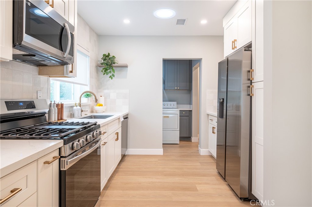 Properties 3 735 N Frederic Street