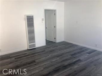 Welcome to the City of Champions—a vibrant neighborhood that’s rapidly becoming one of Los Angeles County’s hottest spots, thanks to the transformative development of the Los Angeles Rams Stadium and Entertainment District at Hollywood Park.
This beautifully updated and fully remodeled 1-bedroom, 1-bath apartment is light, bright, and move-in ready. Featuring a modern open layout, in-unit laundry, and designer finishes throughout, this home is ideal for anyone looking to enjoy style and convenience in an unbeatable location.
Situated in a bread-and-butter single-story triplex, this unit includes a 1-car detached garage and is located on the North Inglewood/Westchester border, offering easy access to the Westside, LAX, SoFi Stadium, and the Metro lines.
All it needs is you—don’t miss this opportunity!