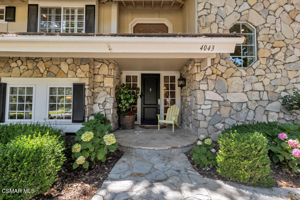 4043 Cresthaven Drive