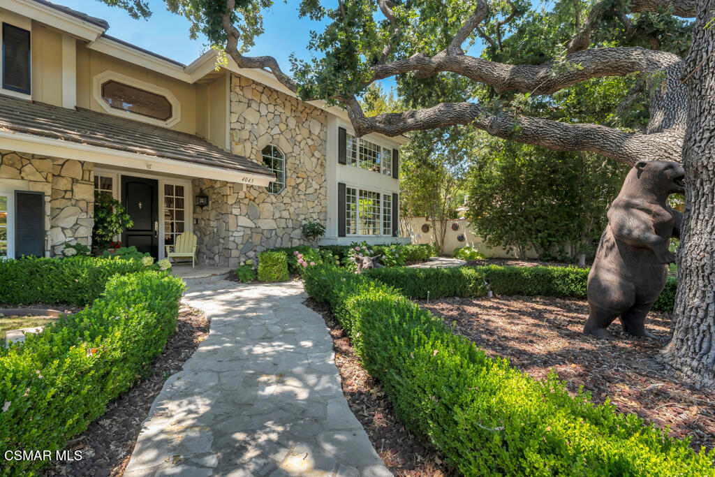 4043 Cresthaven Drive