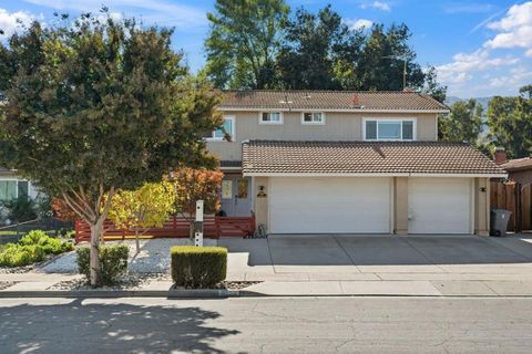 Photo of 7035 Yorktown Drive, Gilroy, CA 95020 (MLS # ML82023967) Photo of 7035 Yorktown Drive, Gilroy, CA 95020 (MLS # ML82023967)