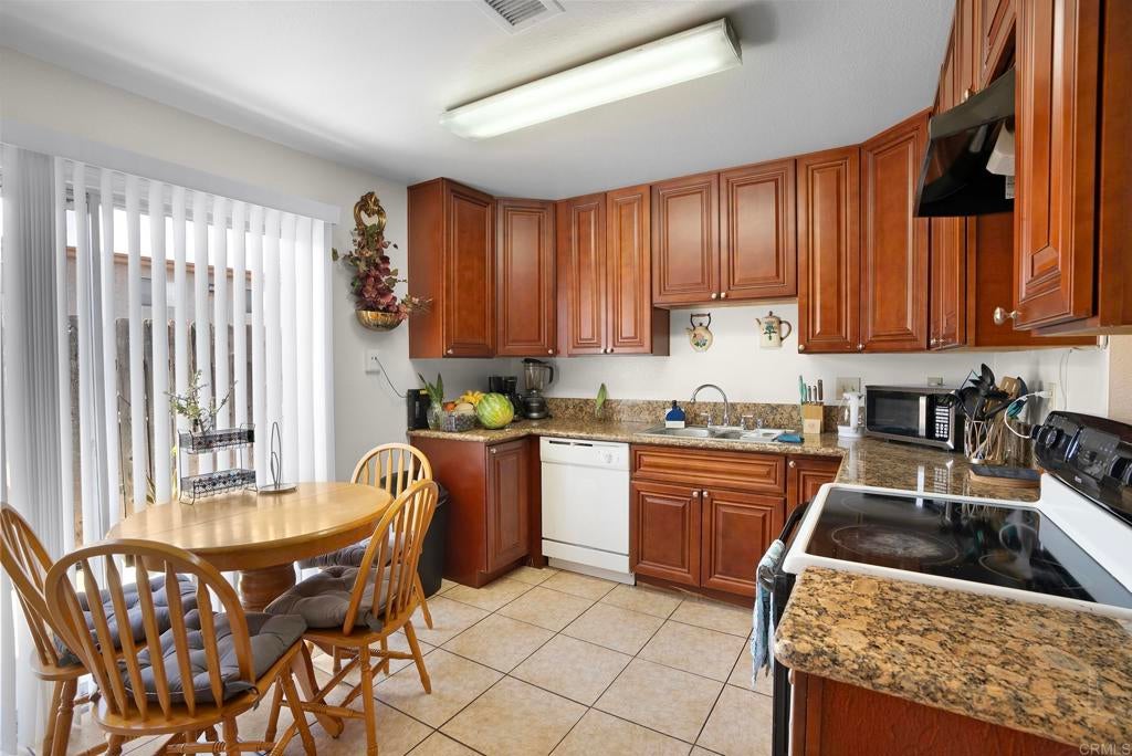 888 Cherrywood Way 14
