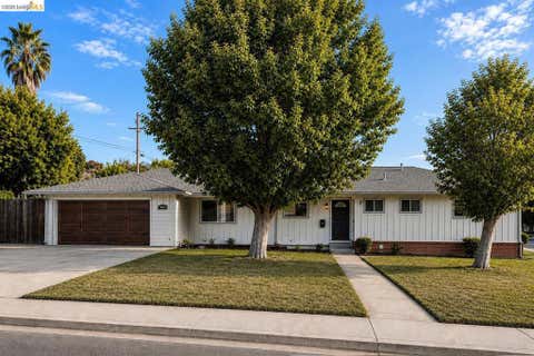 Photo of 1002 Hillside Ter TER, Rio Vista, CA 94571 (MLS # 41137645)