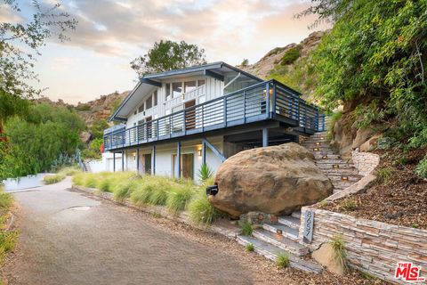 8657 Valley Flores Drive West Hills CA 91304