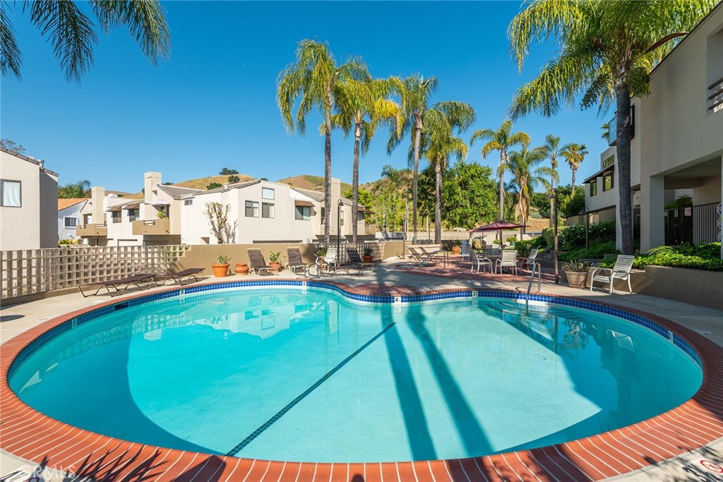 4265 Las Virgenes