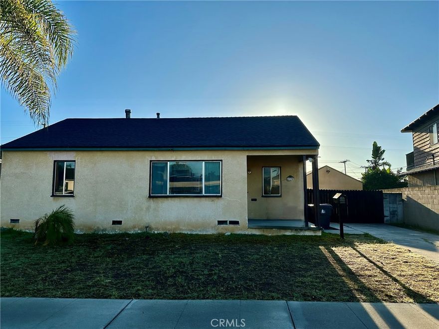 Great 2-bedroom, 1-bath home located in the Artcraft Manor neighborhood. Hardwood floors,   spacious two-car garage, a long driveway ideal for RVs or recreational vehicles, and a generous backyard—perfect for entertaining, hosting get-togethers, or simply relaxing outdoors. Located on a quiet street, this home offers both tranquility and convenience. You’ll love being just minutes from top-rated schools, local colleges, beaches, Pacific Coast Highway, restaurants, shopping centers, and major freeways.