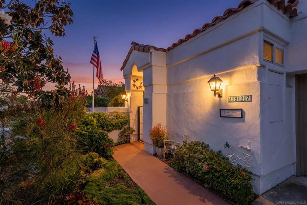 4827 Galicia Way, Oceanside CA 92056