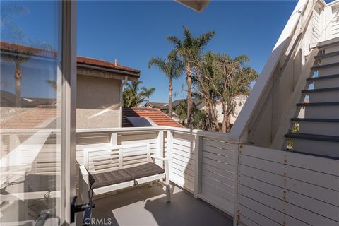 Tiny photo for 5121 Seabreeze Way, Oxnard, CA 93035 (MLS # SR26091839)