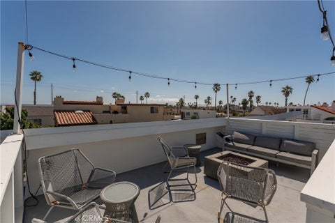 Tiny photo for 5121 Seabreeze Way, Oxnard, CA 93035 (MLS # SR26091839)