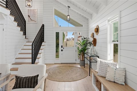 Tiny photo for 5121 Seabreeze Way, Oxnard, CA 93035 (MLS # SR26091839)