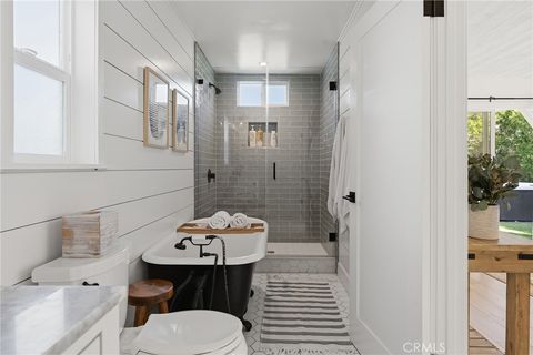 Tiny photo for 5121 Seabreeze Way, Oxnard, CA 93035 (MLS # SR26091839)