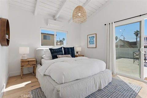 Tiny photo for 5121 Seabreeze Way, Oxnard, CA 93035 (MLS # SR26091839)