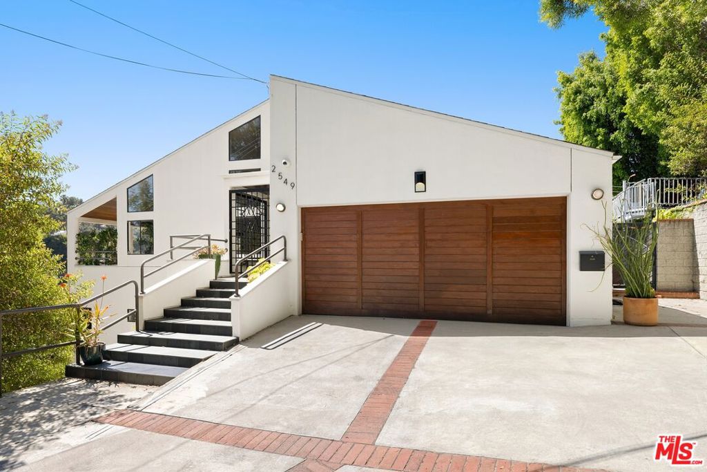 2549 Canyon Oak Drive