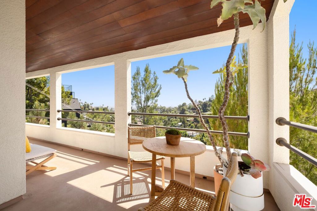 2549 Canyon Oak Drive