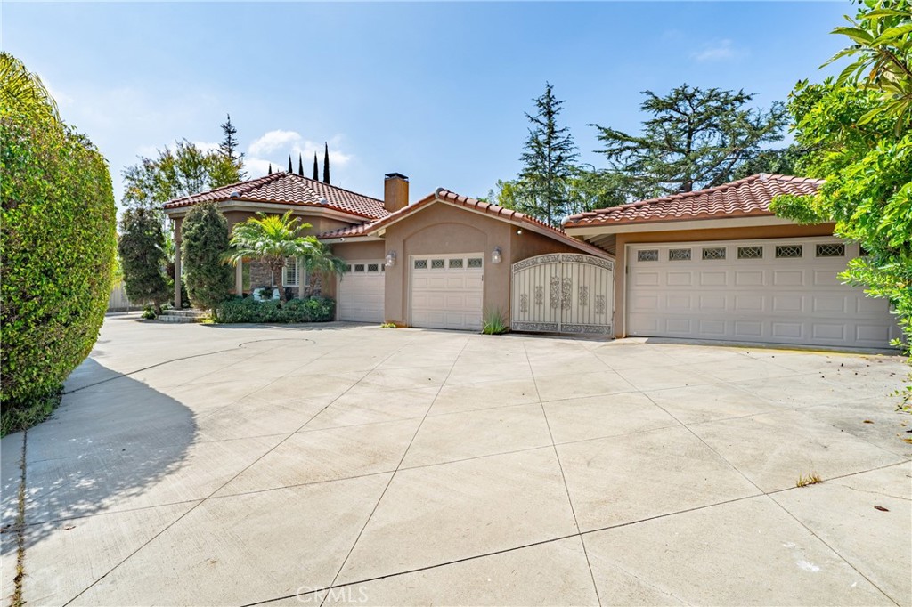 200 W Hermosa Drive