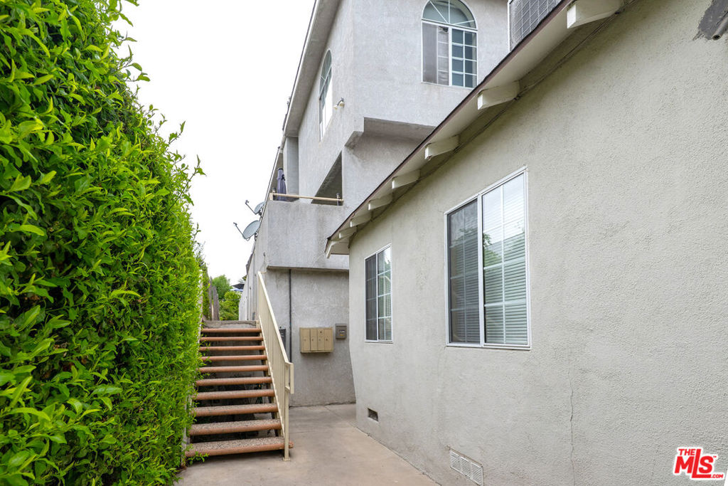 6501 Woodley Avenue