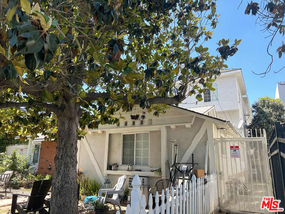 6501 Woodley Avenue