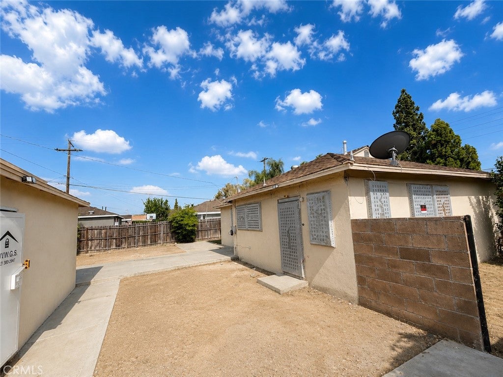 11439 Rosecrans