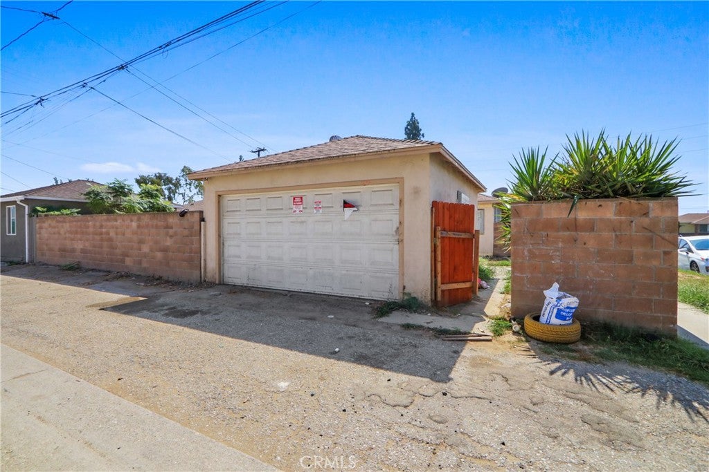 11439 Rosecrans