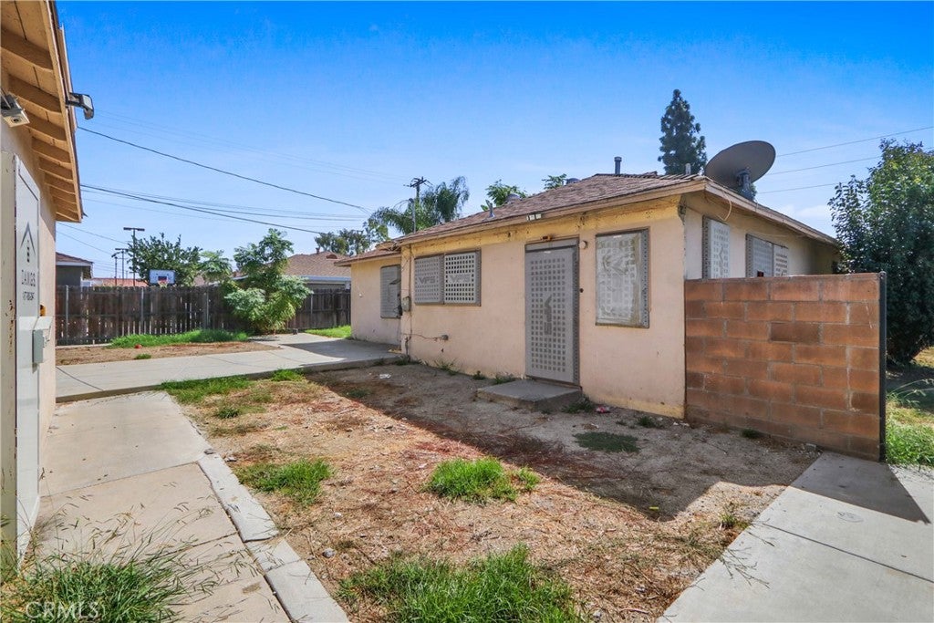11439 Rosecrans
